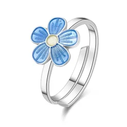 Ring ljusblå blomma